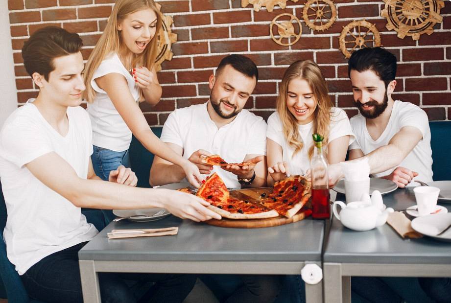 Gdzie zamówić szybki obiad lub kolację w Ostrołęce, gdy nie ma czasu na gotowanie?